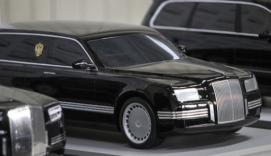Aanschouw, de nieuwe limo van president Poetin