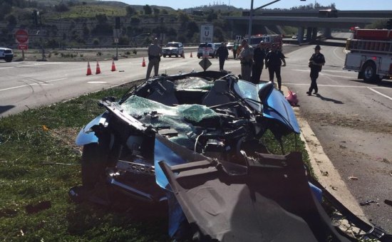 Supercar overleeft crash met truck niet, maar wat is het?