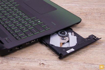 Левая грань HP Pavilion Gaming 15