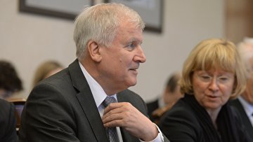 Премьер-министр Баварии Хорст Зеехофер во время встречи с министром экономического развития РФ Алексеем Улюкаевым