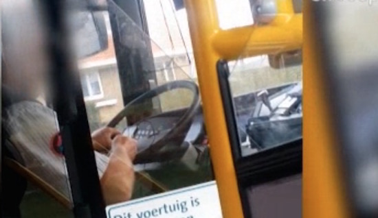 Door dit filmpje is een Arnhemse buschauffeur ontslagen
