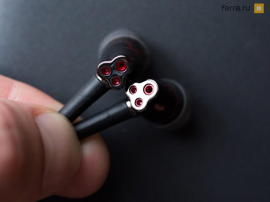 Полудекоративные воздуховоды на наушниках Creative Sound BlasterX P5