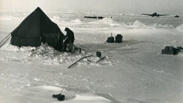 Лагерь воздушной экспедиции под руководством профессора Гаккеля Я.Я. 1948