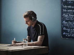 Официальные фотографии Philips SHB9250