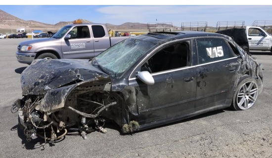 Audi RS4 crash op Willow Springs