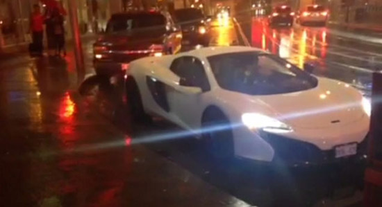 Deadmau5 en zijn McLaren 650s-taxi