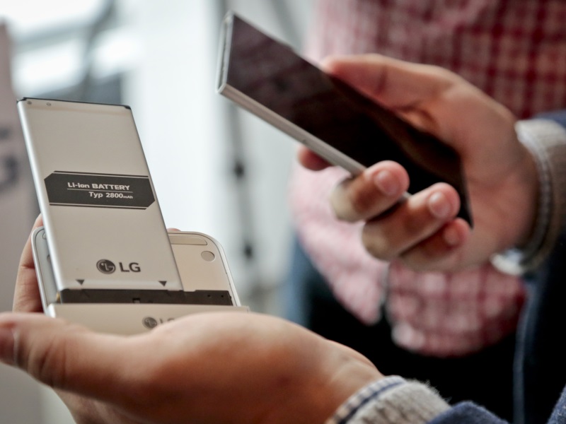Companies Experiment With Build-Your-Own Smartphone Programs