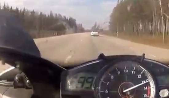 Mercedes SL 63 vs R1
