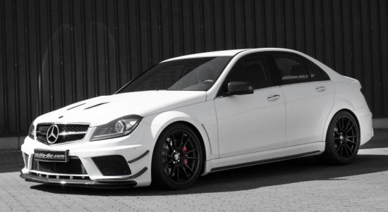 C63 AMG door Mcchip-dkr 