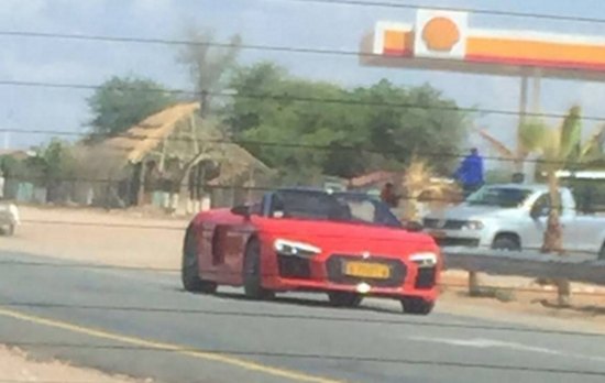 Audi R8 Spyder spyshot