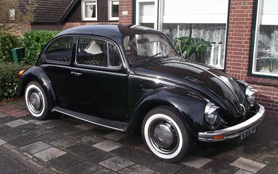 VW Beetle met White Walls
