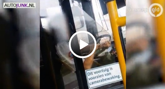 Door dit filmpje is een Arnhemse buschauffeur ontslagen