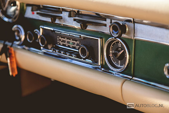 Mercedes 280 SL dashboard