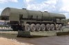 Video: zestienwieler transports Russia’s deadliest rocket