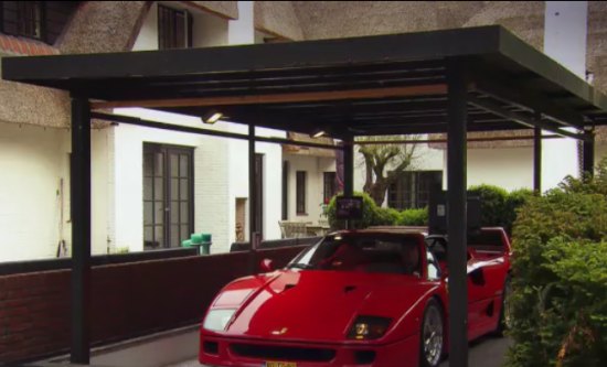 Nederlandse baas heeft een lift voor z'n Ferrari F40