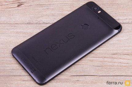 Nexus 6P в серебристом корпусе выглядит куда более презентабельно