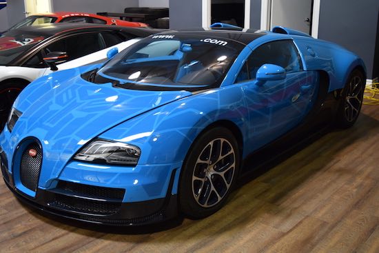 Koop deze kinderachtige Veyron in Transformers-jasje
