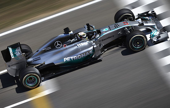 Lewis Hamilton wint in Barcelona
