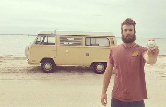Daniel Norris woont in Volkswagen Westfalia camper