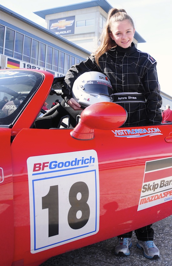 Aurora Straus en haar Mazda MX-5