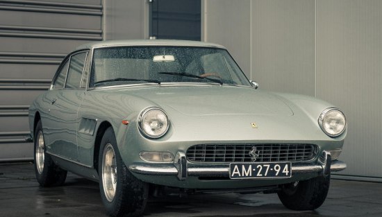 Gespot: stijlvolle Ferrari 330 GT op NL platen