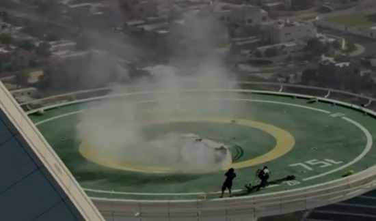 David Coulthard doet donuts