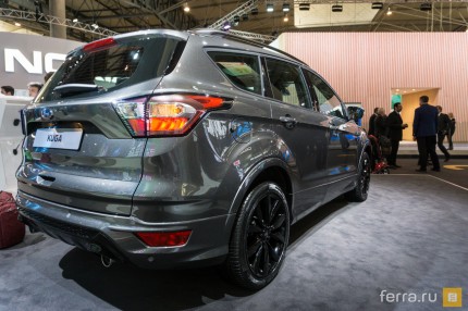 Ford Kuga 2017 - вид сзади
