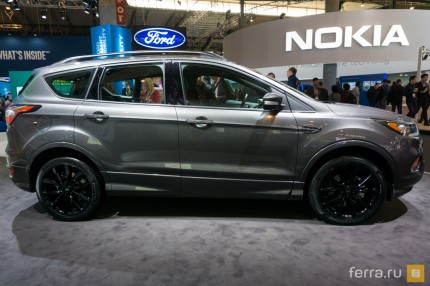 Ford Kuga 2017 - вид сбоку