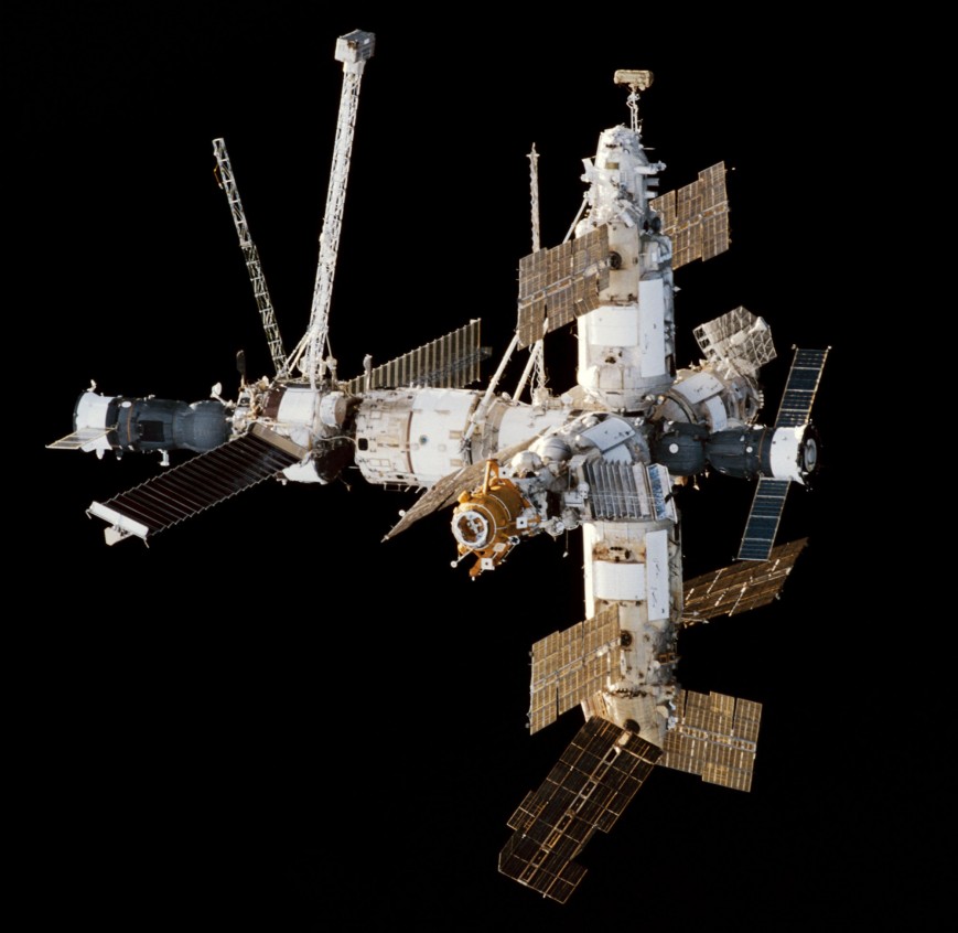 Космическая станция «Мир» на орбите