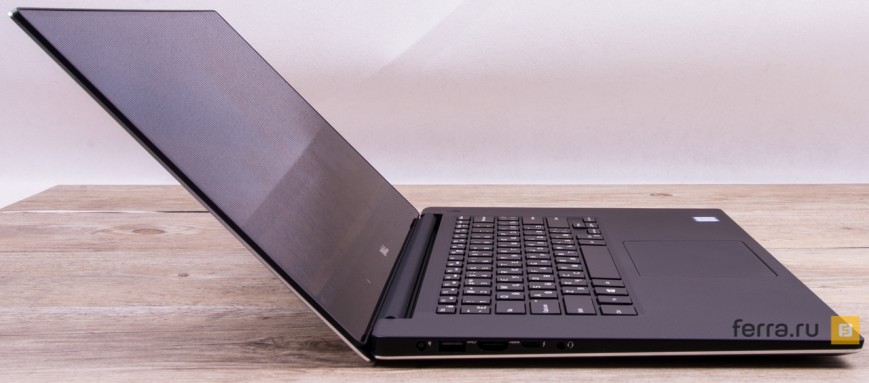 Dell XPS 15 в раскрытом состоянии