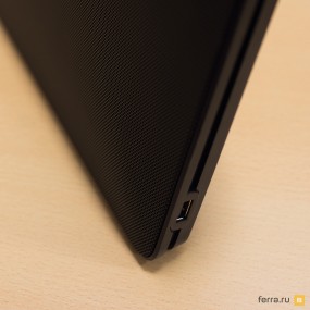 USB-порт на правом боку Philips BM50
