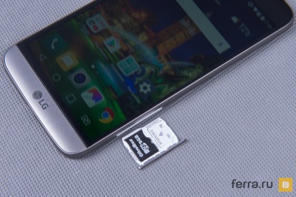 Ратующий за практичность LG тоже перешёл на гибридный слот для карт памяти и SIM