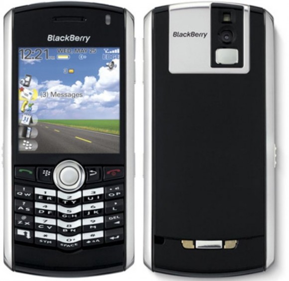 BlackBerry Pearl 8120 — смартфон в «просто-телефонном» корпусе (2007 год)