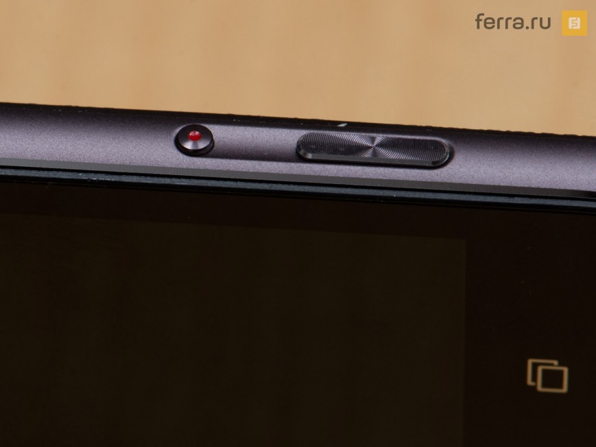 Кнопки съемки и видеозаписи на корпусе ASUS ZenFone Zoom