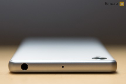 Верхний торец корпуса Sony Xperia X