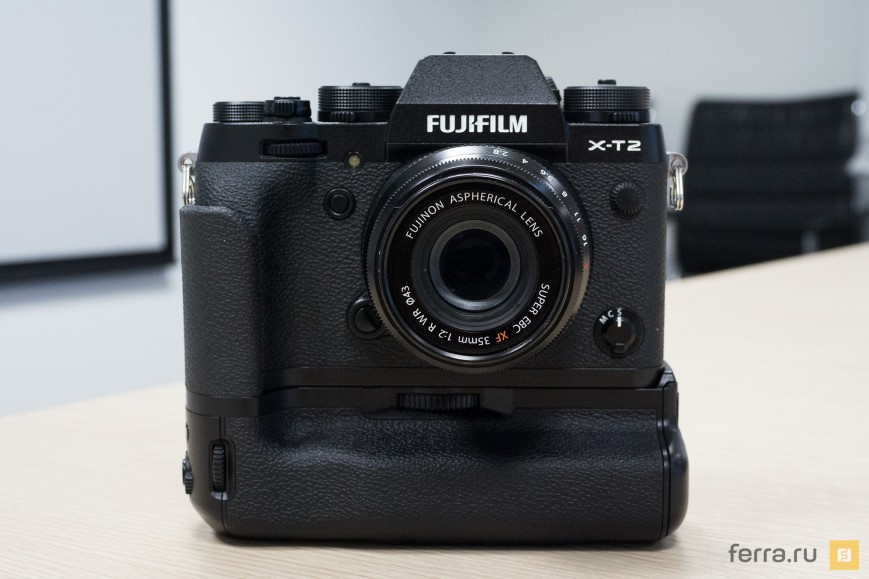 Fujifilm X-T2 с батарейной ручкой