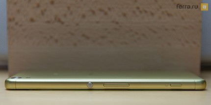 Sony Xperia XA, вид сбоку