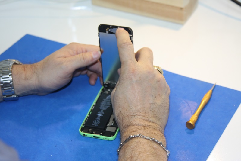 mobile_repair_cc0.jpg