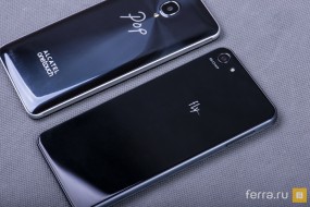 Пластиковый Alcatel выглядит даже эффектнее стеклянного Fly, но крышка очень быстро покрывается царапинами