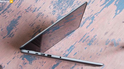Левая грань Dell Inspiron 17 7778