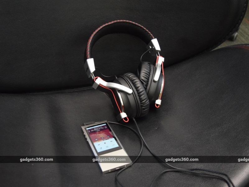 astell_kern_akjr_headphones_ndtv.jpg