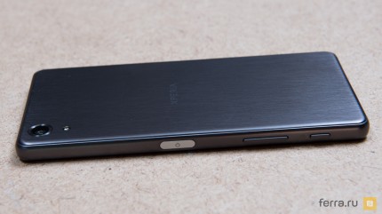 Правый бок Sony Xperia X Performance