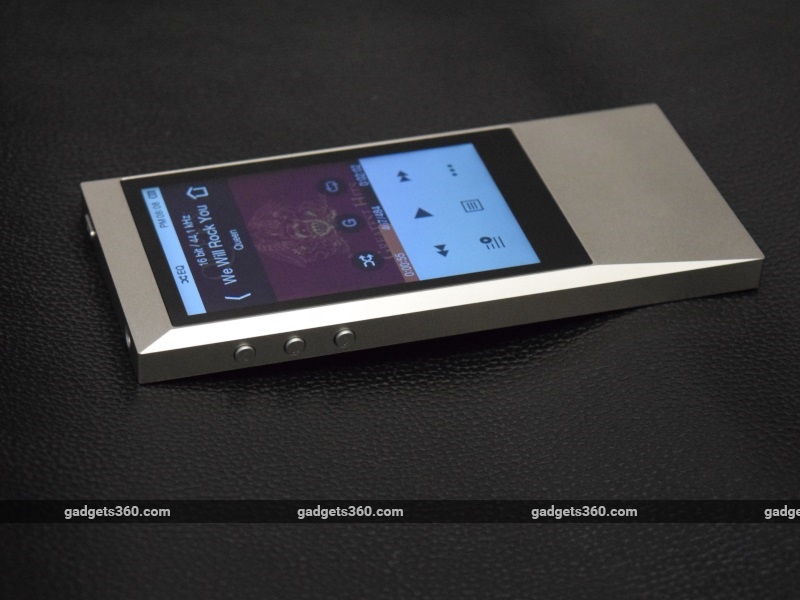 astell_kern_akjr_left_ndtv.jpg