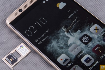 Гибридный слот для карт памяти и SIM — убогое веяние в новых смартфонах
