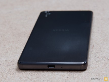 Нижний торец корпуса Sony Xperia X Performance