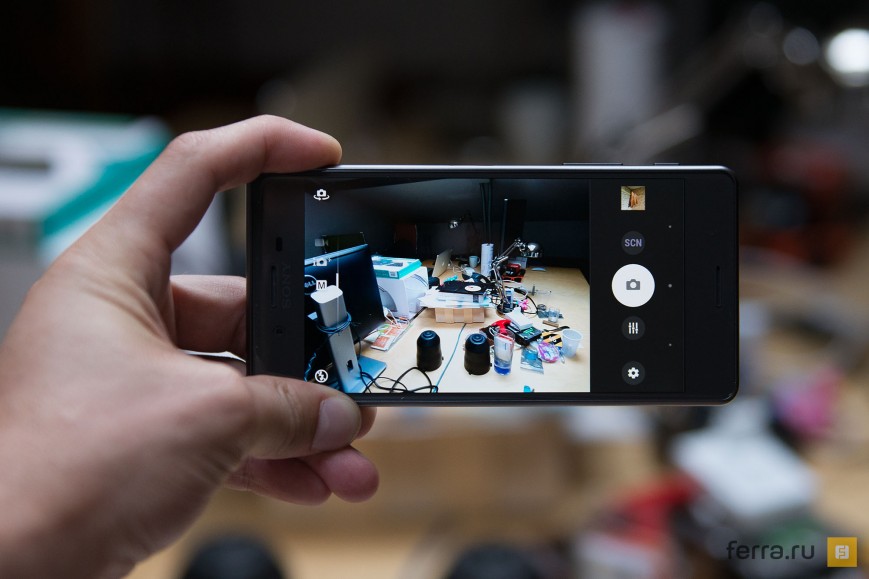 Экран Sony Xperia X Performance в режиме съемки