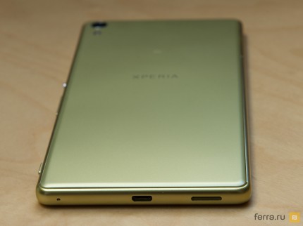 Нижний торец корпуса Sony Xperia XA Ultra