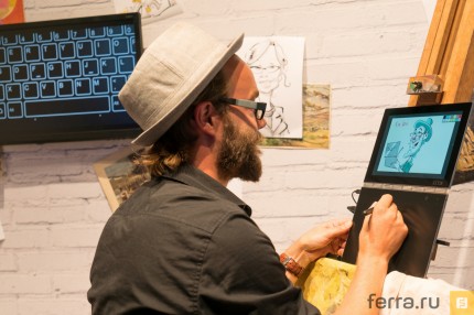 Yoga Book позволяет умело рисовать, но и набирать тексты на ней тоже посильно