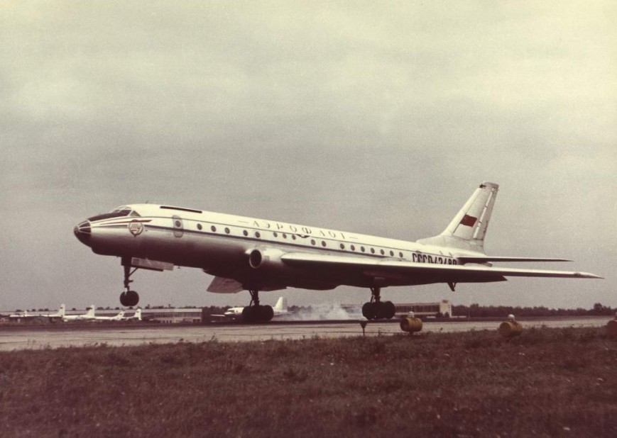 Самолёт Ту-104
