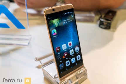 Левая грань ZTE Axon 7 mini